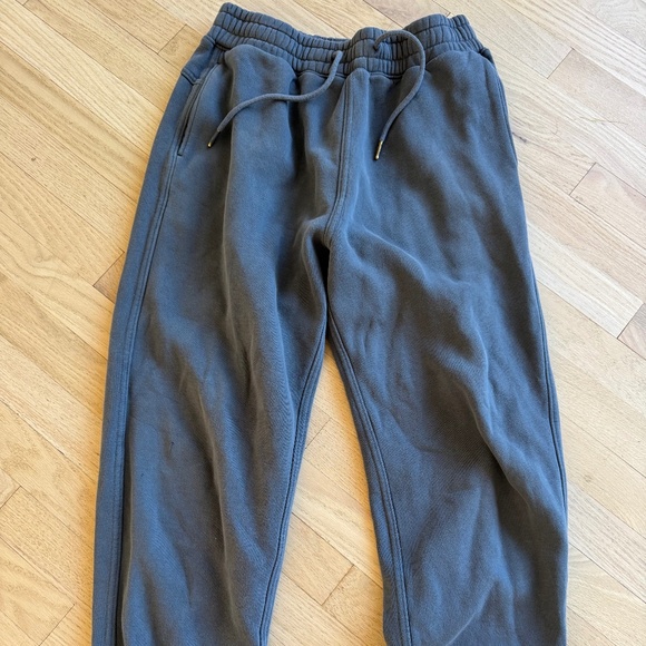 Abercrombie & Fitch Men's Essential Cinched Relaxed Sweatpants Short in Gray XS - Picture 1 of 6